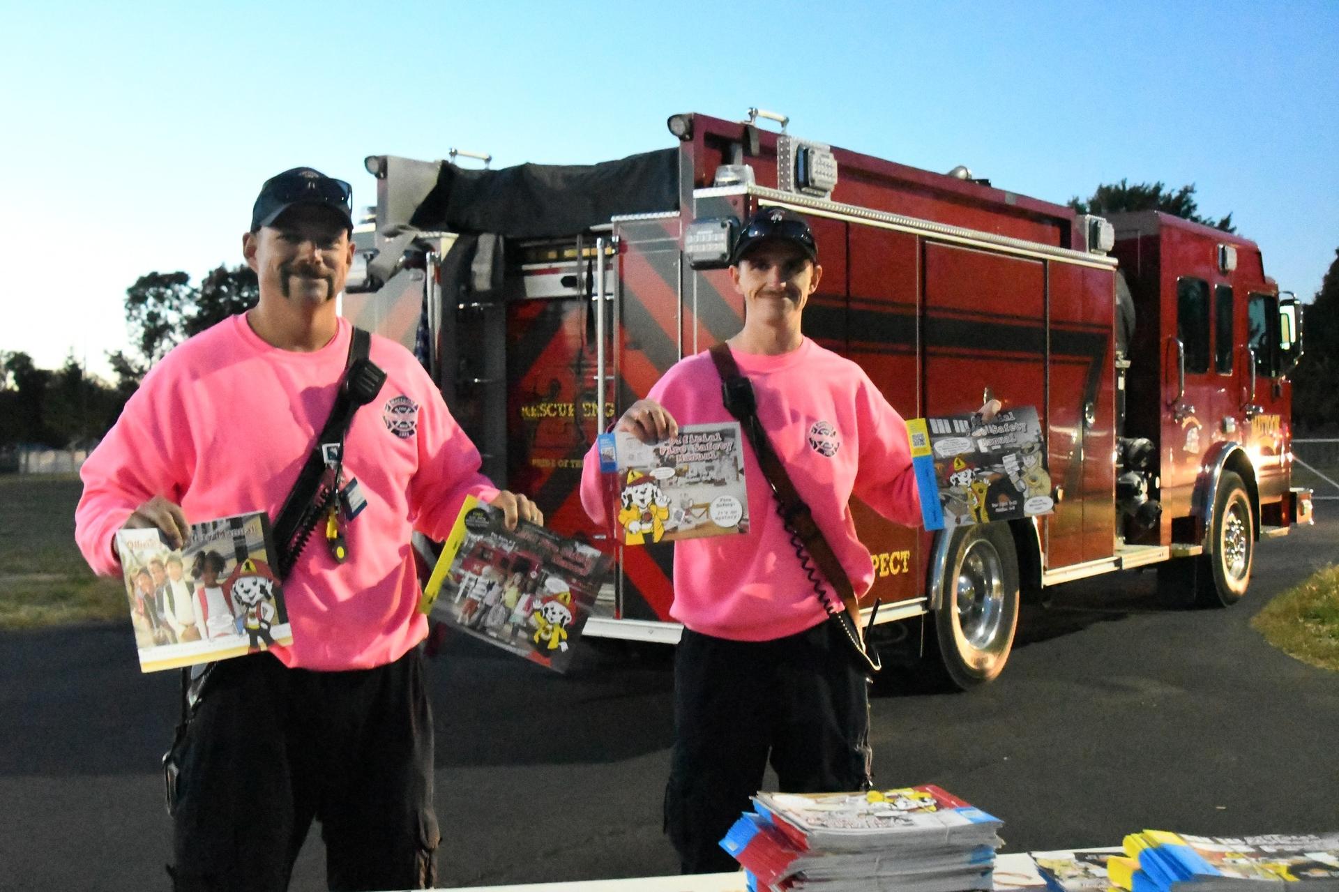 Picture of WES Trunk-or-Treat event; MFP handing out books